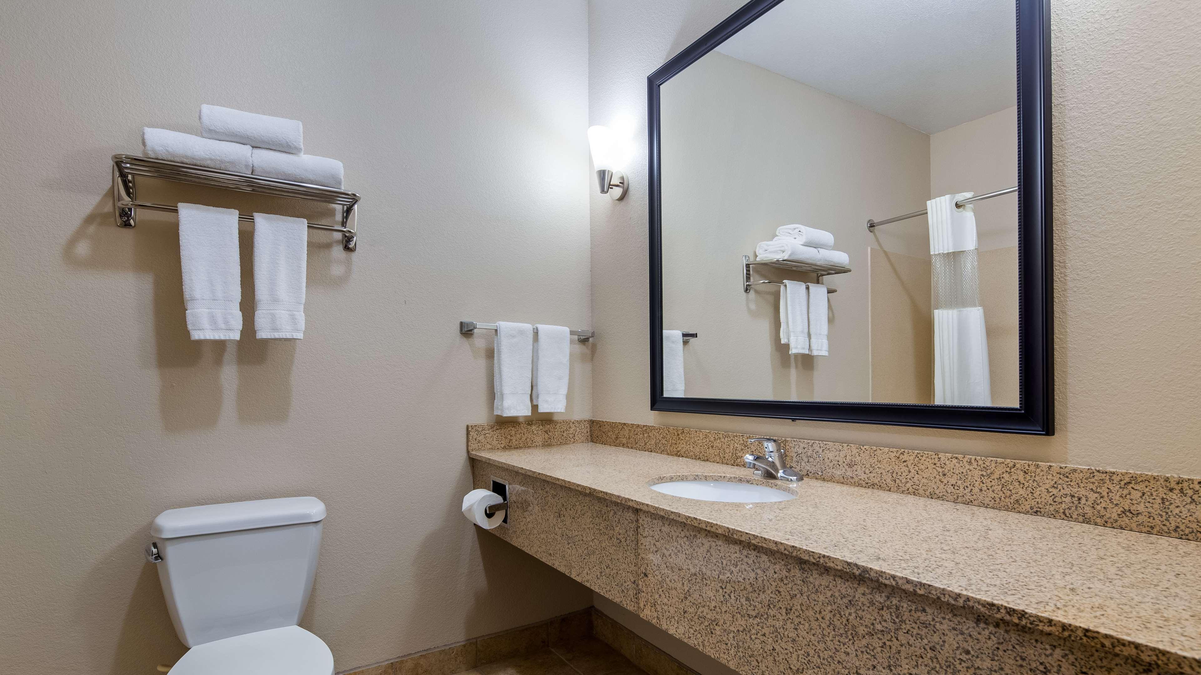 Best Western Plus Eastgate Inn & Suites Wichita Eksteriør billede