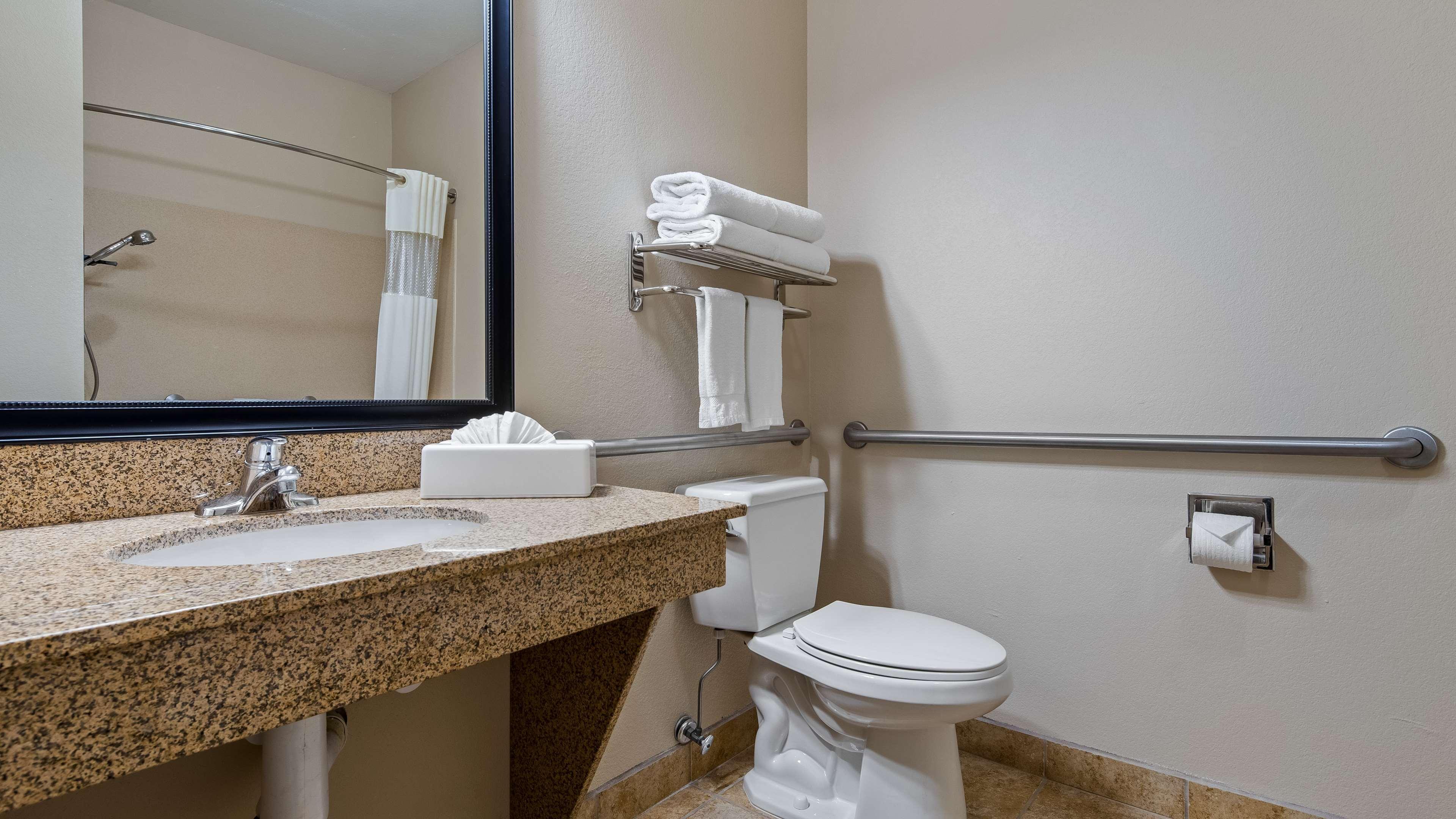 Best Western Plus Eastgate Inn & Suites Wichita Eksteriør billede