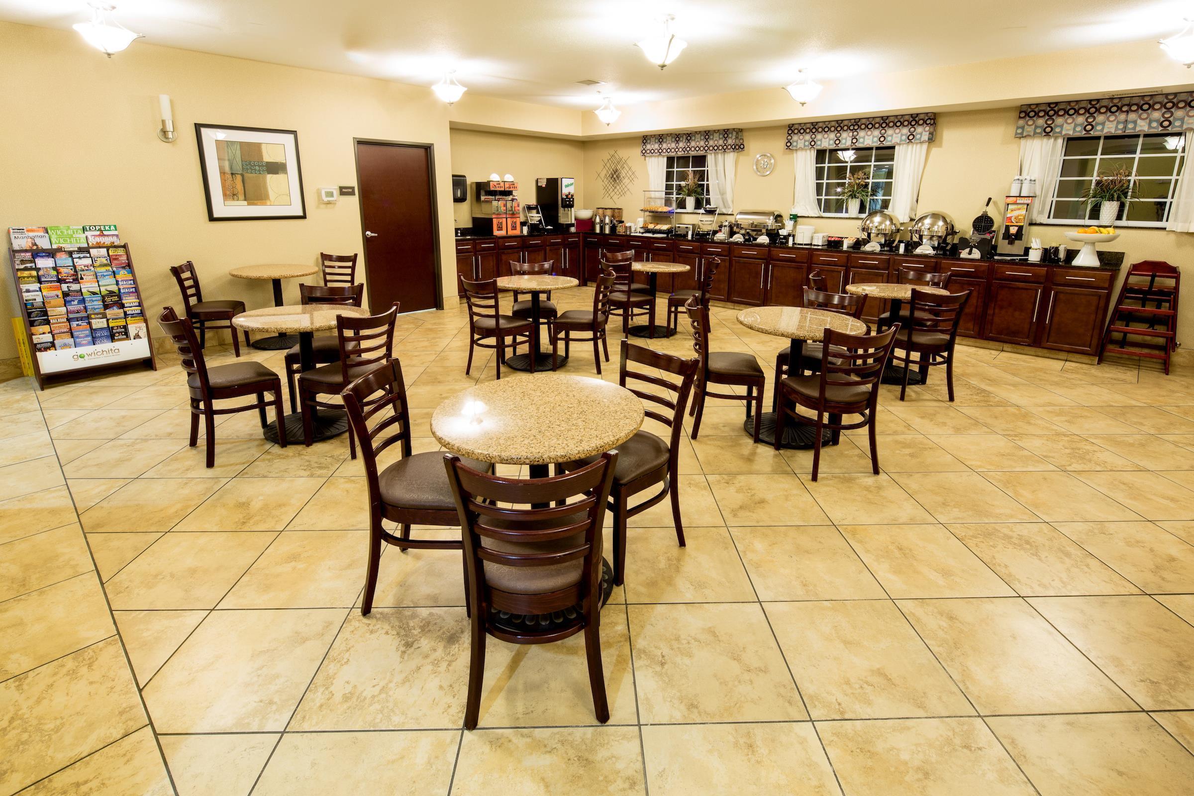Best Western Plus Eastgate Inn & Suites Wichita Eksteriør billede