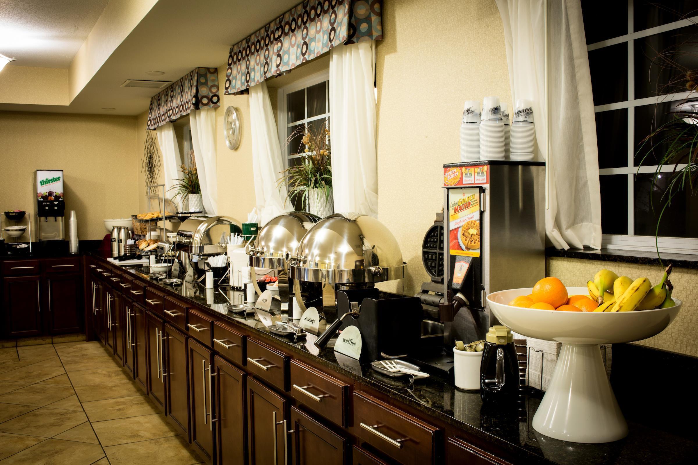Best Western Plus Eastgate Inn & Suites Wichita Eksteriør billede
