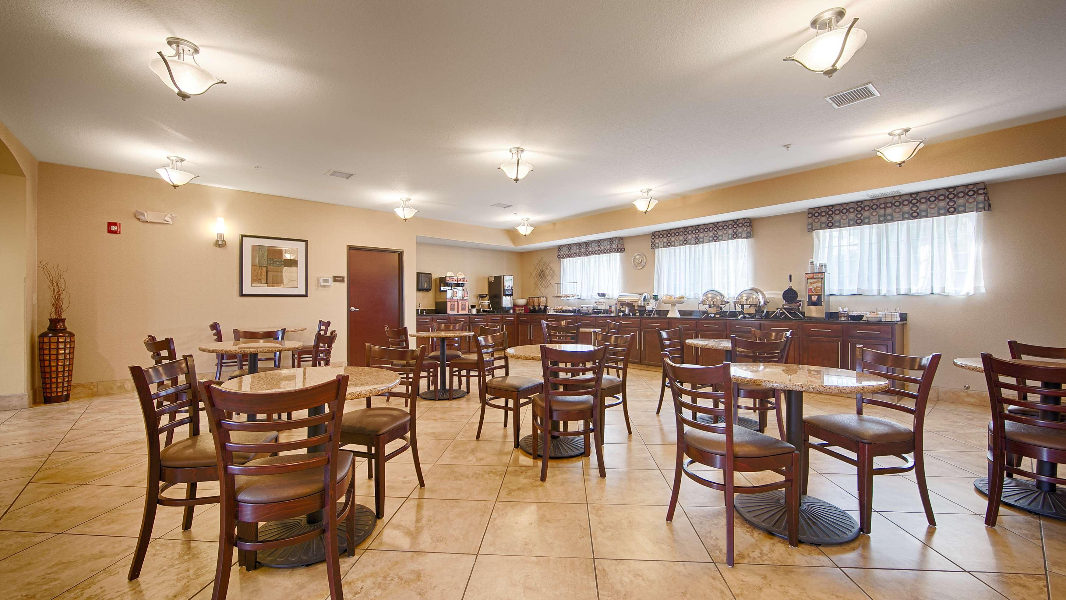 Best Western Plus Eastgate Inn & Suites Wichita Eksteriør billede