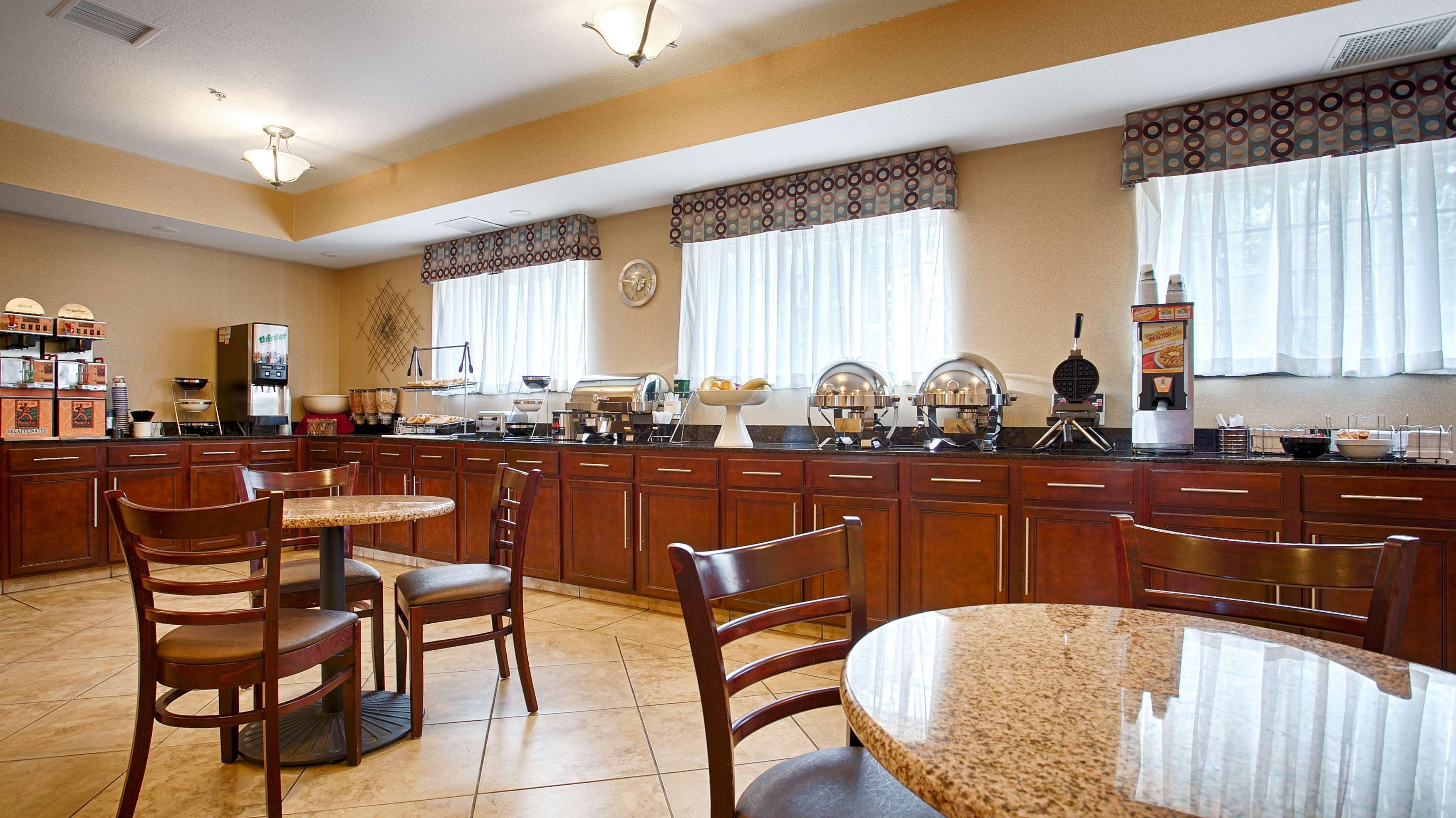 Best Western Plus Eastgate Inn & Suites Wichita Eksteriør billede