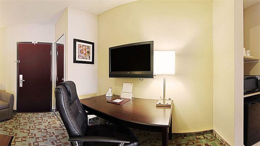 Best Western Plus Eastgate Inn & Suites Wichita Eksteriør billede